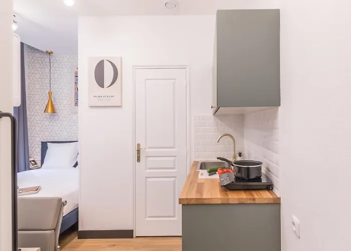 Ws Champs-elysees - Colomb * باريس