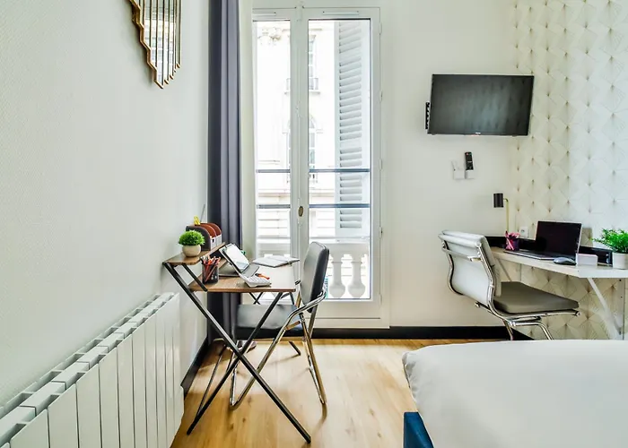 Ws Champs-elysees - Colomb باريس